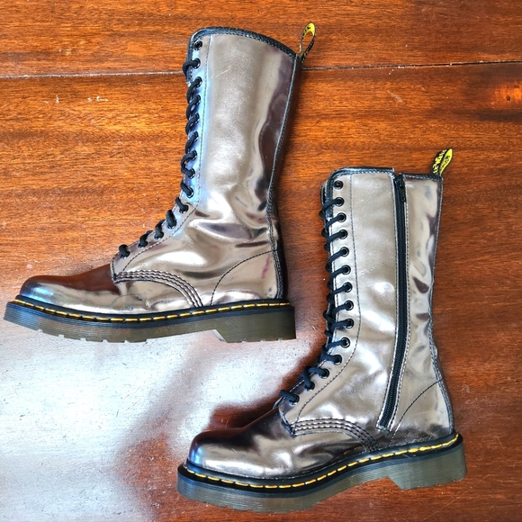 Made in Asia Doc Marten boot. - Picture 6 of 9